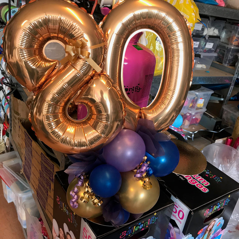 Balloon centerpiece met folie cijfer/letters